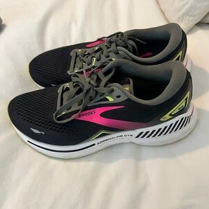 Brooks Women's Black and Neon Pink Athletic Shoes